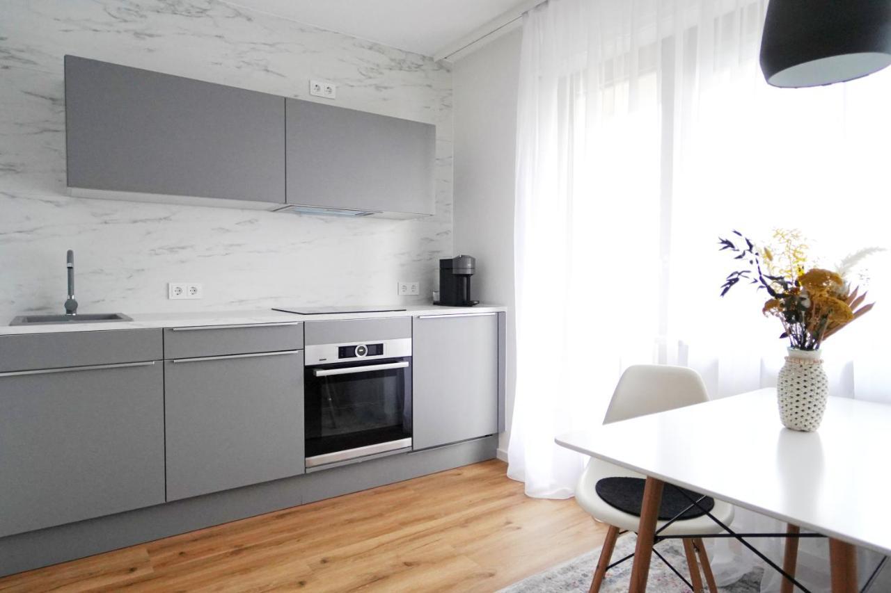 Apartment Mit Balkon Und Privatparkplatz アウグスブルク エクステリア 写真